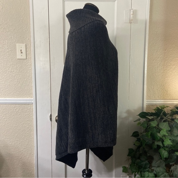 Barefoot Dreams Cozy Chic One Size Plus Asymmetrical Poncho - Picture 9 of 14